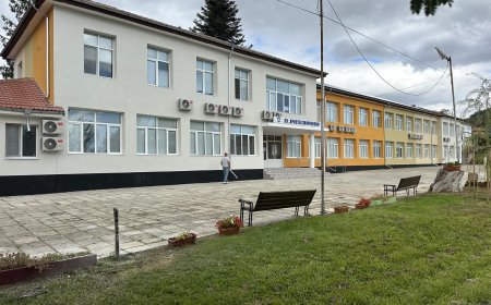 С повече ученици започна новата учебна година в Балчик
