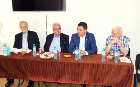 Съвременни български писатели гостуваха в Кардам и Генерал Тошево