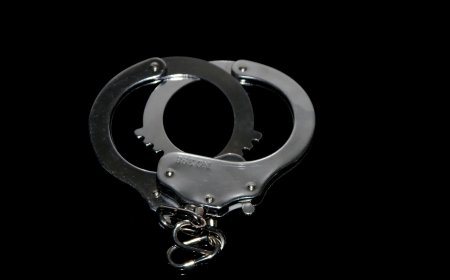 Млад мъж е задържан за кражба на кутия за дарения, предназначена за събиране на средства