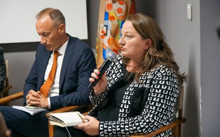 Деница Сачева: Необходимо е да подкрепяме учителите и да променим учебните планове