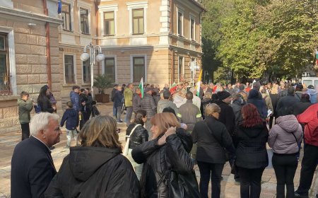 Митинг-шествие в центъра на града изрази недоволството на местните жители срещу плановете за изграждане на ветропаркове в региона