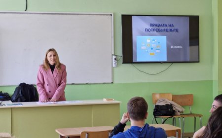 Две паралелки десетокласници от СУ „Климент Охридски“ се запознаха с правата си като потребители