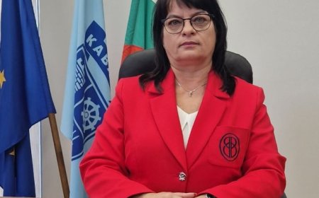 Кметът на Каварна Елена Балтаджиева с поздрав по случай Деня на народните будители