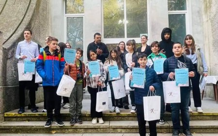 Отличени ученици в конкурса „Черноморски будители на бъдещето“ получиха награди и сертификати