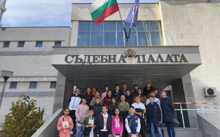 Ученици от СУ „Никола Вапцаров“ - с. Карапелит посетиха Районния съд в Добрич в Деня на отворените врати