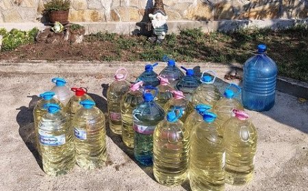 Мащабна акция разкри над 2000 литра нелегален алкохол в Добрич и Търговище