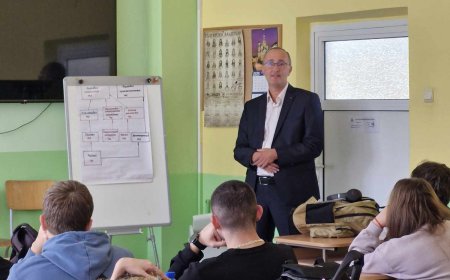 Ученици от СУ „Св. Климент Охридски“ в Добрич се запознаха с основите на съдебната система