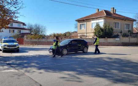 Ученици от Балчик раздаваха брошури за безопасно шофиране