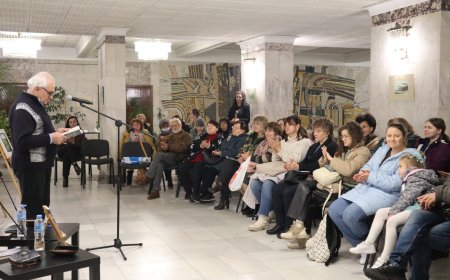 Дойчин Дойнов с премиера на стихосбирката „Изгубени в съня“ в библиотеката на Добрич