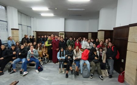 Ученици от Финансово-стопанска гимназия „Васил Левски“ посетиха Съдебната палата в Добрич