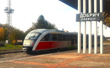 БДЖ представя избраните кадри за календара си за 2025 г., включително снимка от Добрич