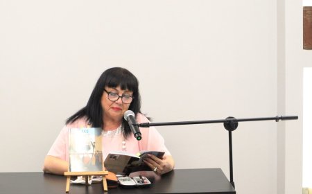 Румяна Янкова-Бедрозова представи своя поетичен дебют в библиотеката