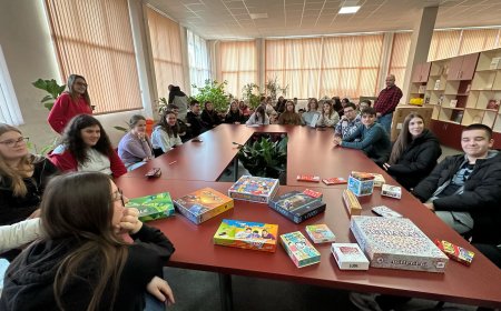 Младежки център – Добрич организира „Пътуващи настолни игри“ за ученици