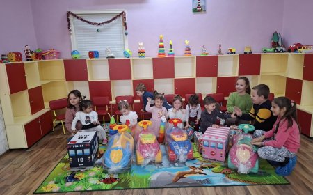 Четири деца от Шабла подариха играчки за Коледа на децата от яслата