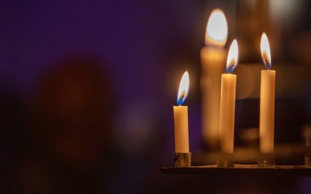 На 28 декември църквата почита паметта на мъчениците от Никомидия