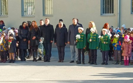 С поетичен рецитал и венци Добрич отбеляза 177 годишнина от рождението на Ботев