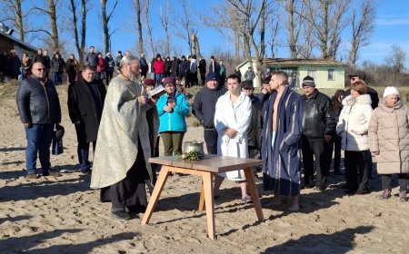 Трима смелчаци "спасиха" кръста в община Шабла