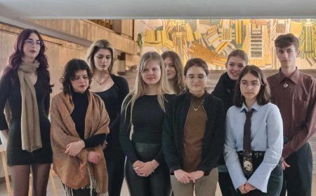 Изложба „Фрагменти“ представя творчеството на млади графични дизайнери в Регионална библиотека „Дора Габе“