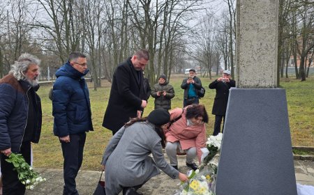 Откриха паметна плоча на жертвите на Народния съд в Добрич