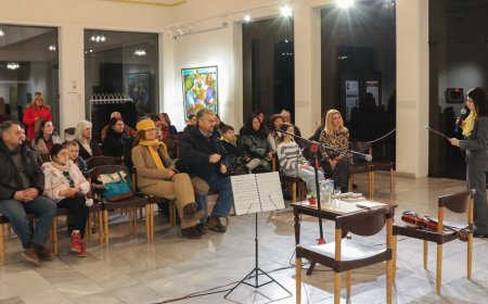 Деница Кючукова представи „Приключения за летящи, пълзящи и четящи“ в Художествената галерия