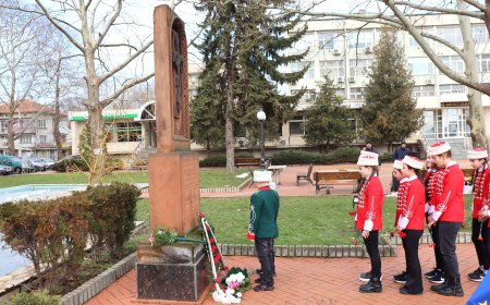 Генерал Тошево отбеляза Освобождението на България с понасяне на цветя и венци в града и околността