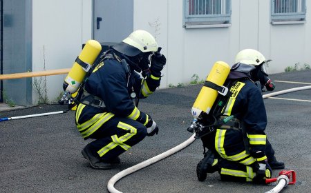 Пожар в жилищен блок в Добрич, 78-годишен мъж е пострадал