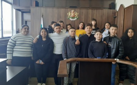 Ученици от Карапелит обогатиха правните си знания със съдействието на магистрати и служители от Районния съд в Добрич