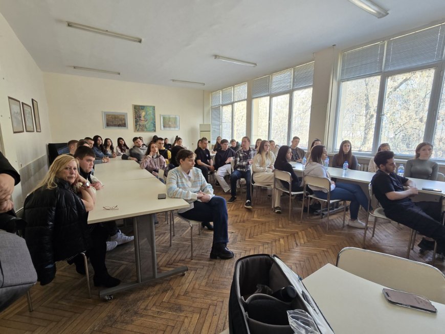 Запознават учениците с рисковете при употребата на вейпове и наркотици