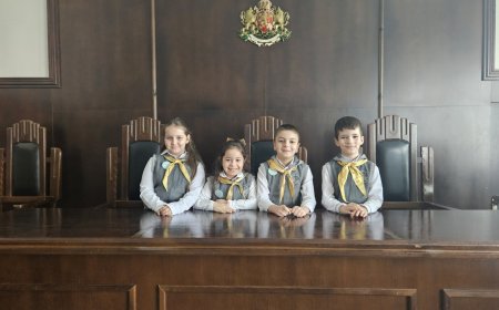 Първокласници посетиха Районния съд в Добрич