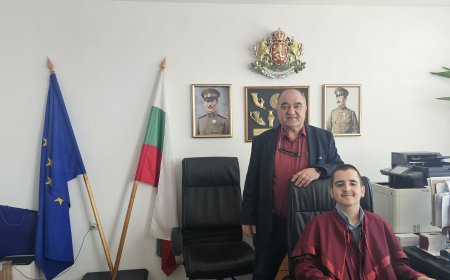 Седмокласник от Добрич гостува в Окръжна прокуратура по повод Деня на Конституцията