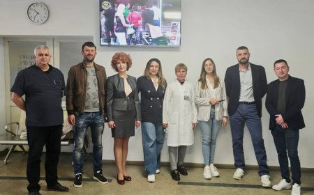 Ротари клуб Балчик дари интерактивни монитори на болницата в морския град