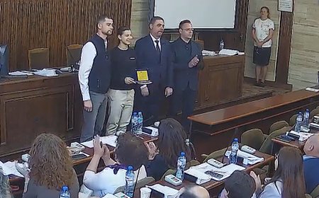 Плувкинята Лъчезара Апостолова и жените на КК „Самурай” са спортист и отбор на месец март на Добрич