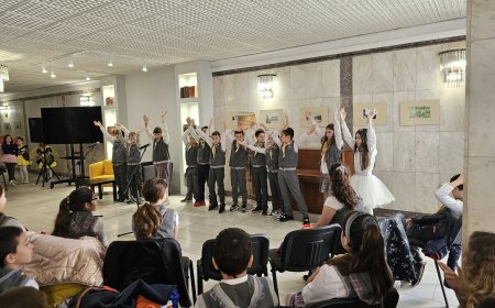 С драматизация на „Загубената пчела” третокласниците от СУ „Димитър Талев” отбелязаха патронния празник на училището