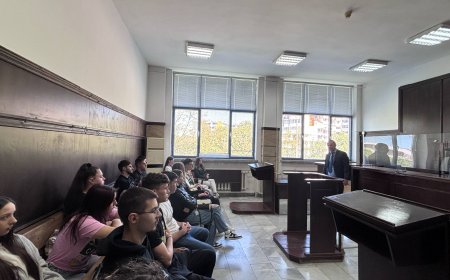Трудовите правоотношения- тема на две поредни срещи с ученици в Окръжния съд