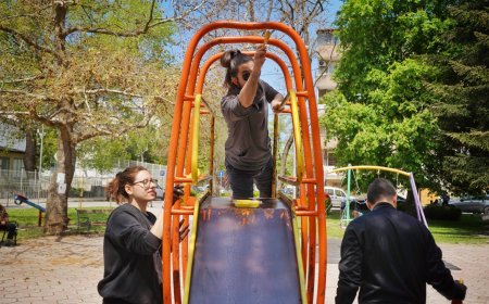 Младежите от Ротаракт клуб Добрич обновиха детска площадка до СУ „Петко Р. Славейков“