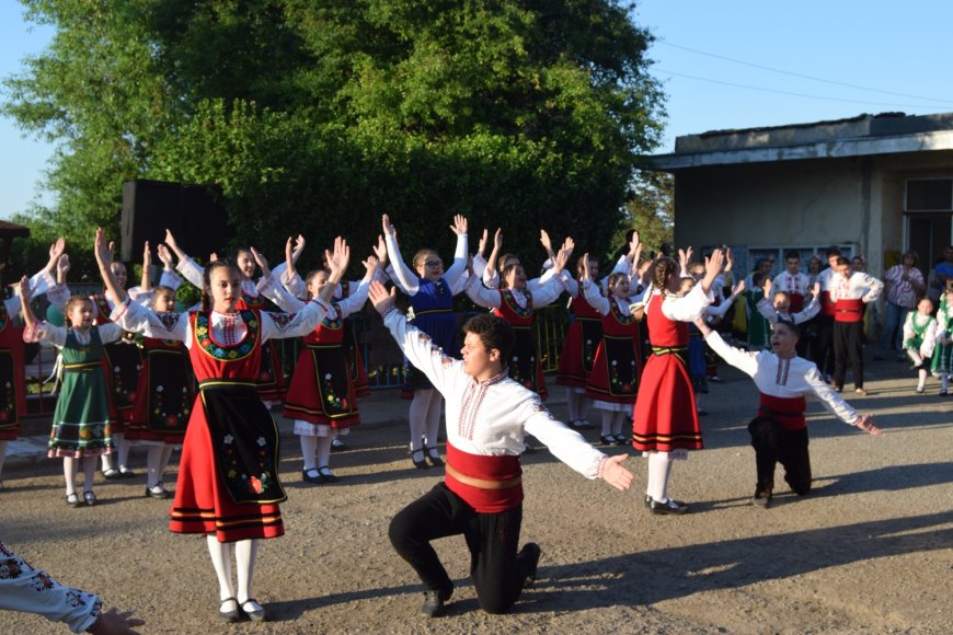 Съборът в село Раковски  с богата фолклорна програма