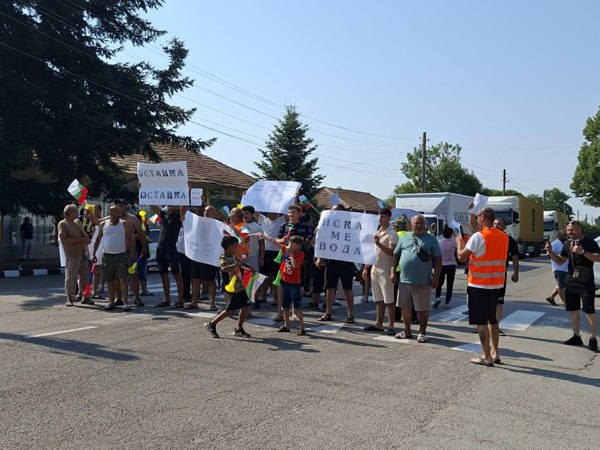 Жители на три добрички села излязоха на протест заради системна липса на вода