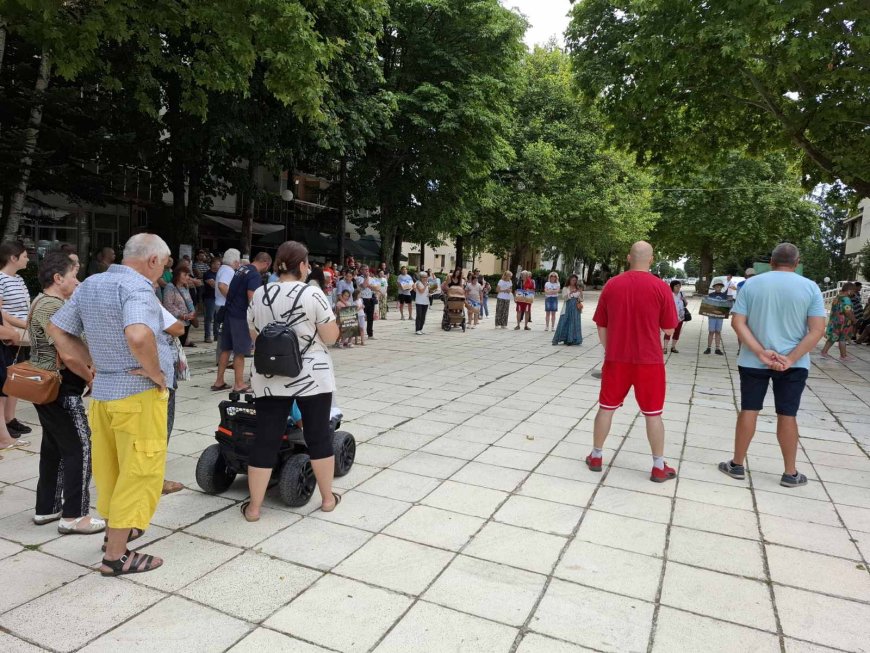 Жители на община Тервел протестираха срещу изграждането на ветрогенераторен парк