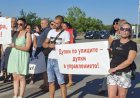 Жители на Добрич на протест заради лошото състояние на улици и тротоари