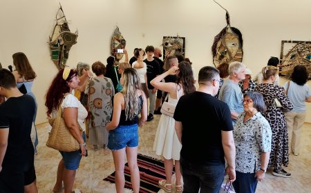 В Каварна бе открита изложбата „Неравноделни портрети“ на Станимир Енчев