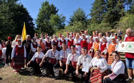 29 са наградените участници в в Националния събор на народно творчество в Копривщица от община Добричка