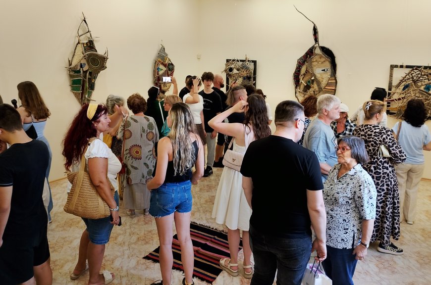В Каварна бе открита изложбата „Неравноделни портрети“ на Станимир Енчев