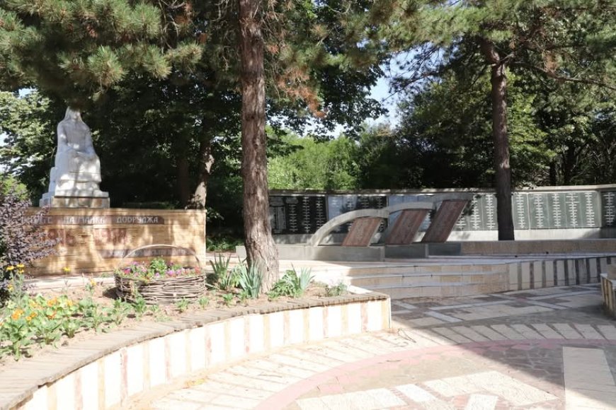 В с. Житен почитат паметта на отвлечените от румънските власти добруджанци