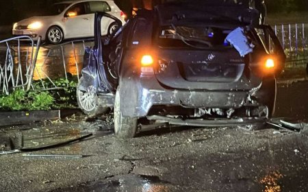 Неправоспособен шофьор се блъсна по булевард в Добрич, автомобилът му с чужди табели