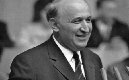 На 10 ноември 1989 година свалят Тодор Живков