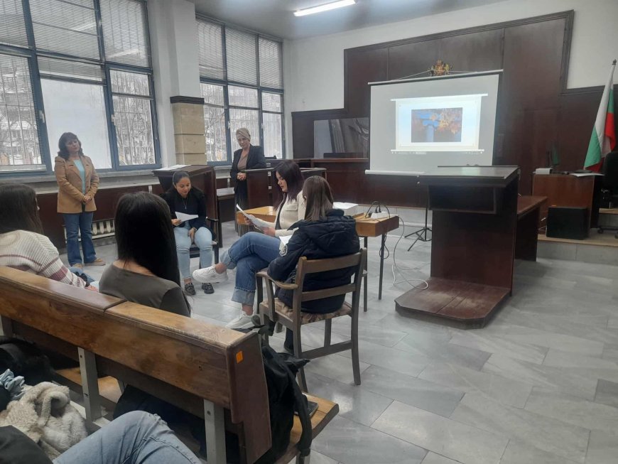 Ученици  посетиха Районния съд в Добрич в Деня на отворените врати