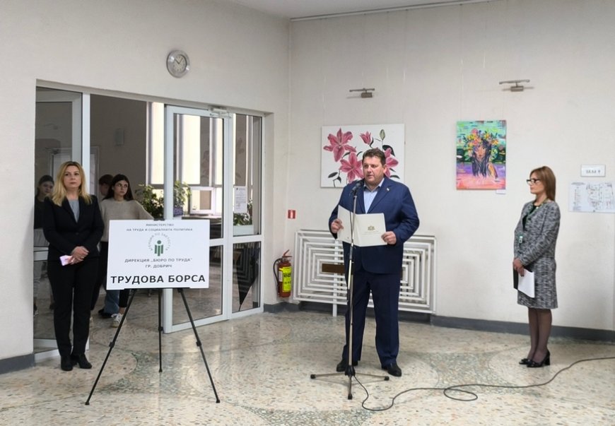 Областният управител на Добрич Живко Желязков откри трудовата борса в Младежкия център