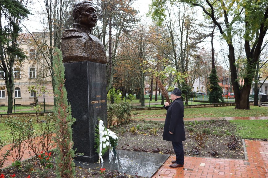 Вълнуваща среща с внука на ген. Стефан Тошев в Историческия музей на Генерал Тошево