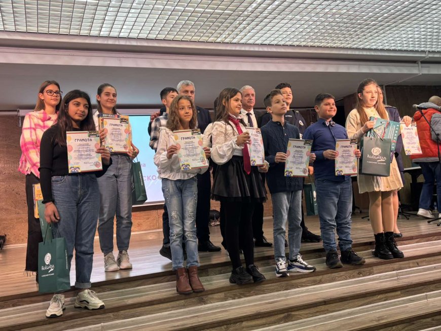 Три деца от Добрич с отличия от Националния конкурс за детска рисунка на тема "Аз и детското полицейско управление"