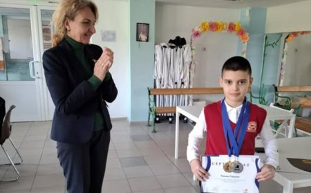 Третокласник от Частно езиково училище "Леонардо да Винчи" с отличия от Кралска лига „Кингс – България“